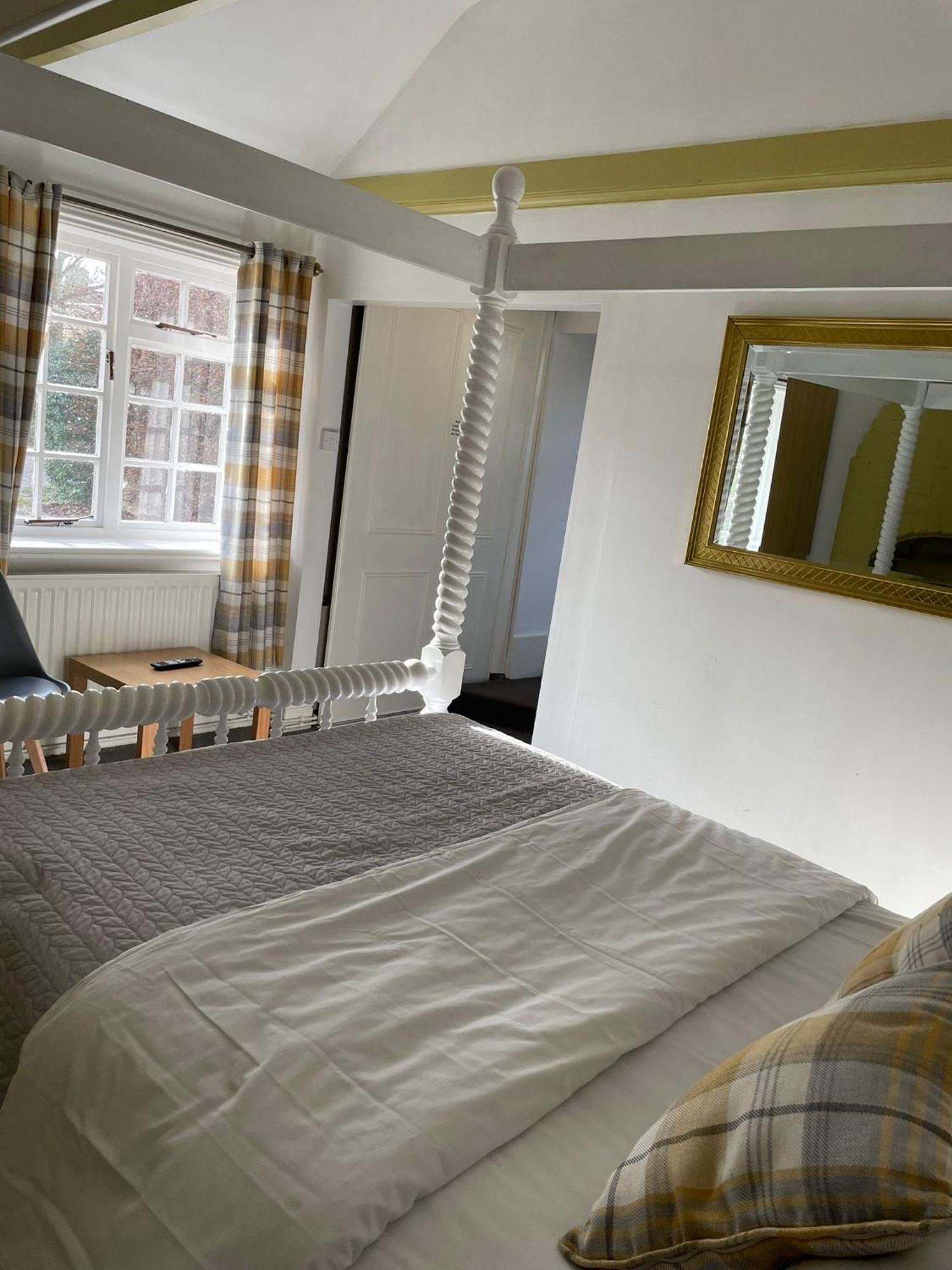 Hunters Meet Hotel 3*