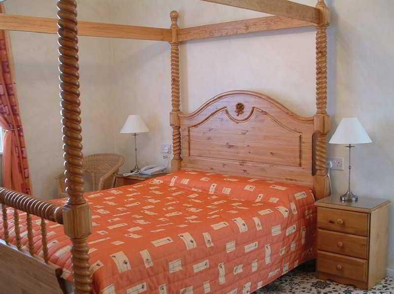 Hunters Meet Hotel 3*